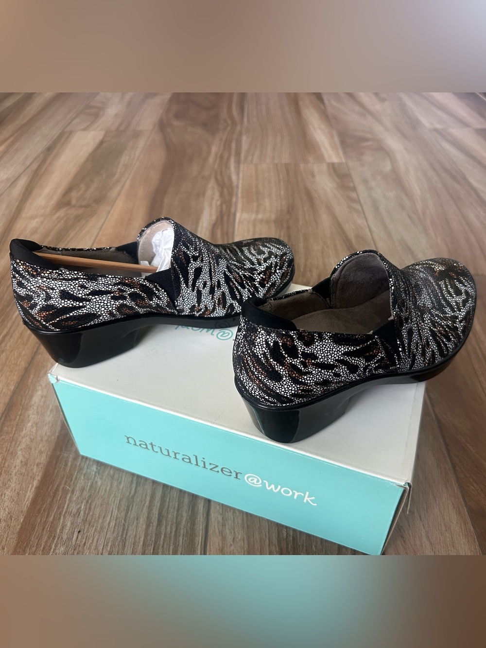 NEW Naturalizer FREEDA Metallic Animal Print Slip-On Clogs Size 7.5 Ortholite - Picture 7 of 15